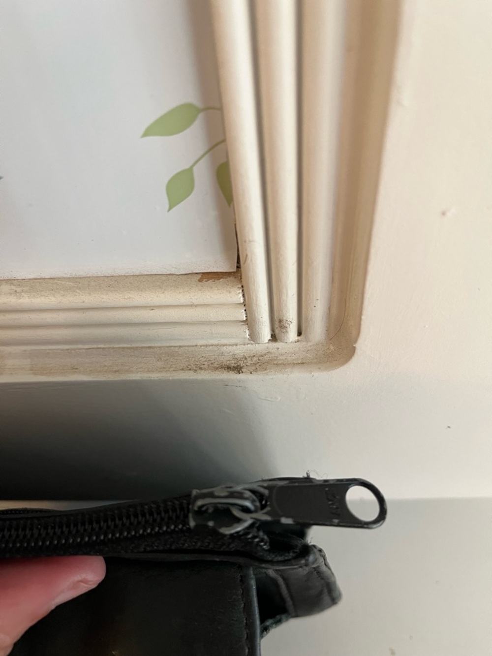 Black Leather Zip Wallet Pouch - Picture 8 of 9